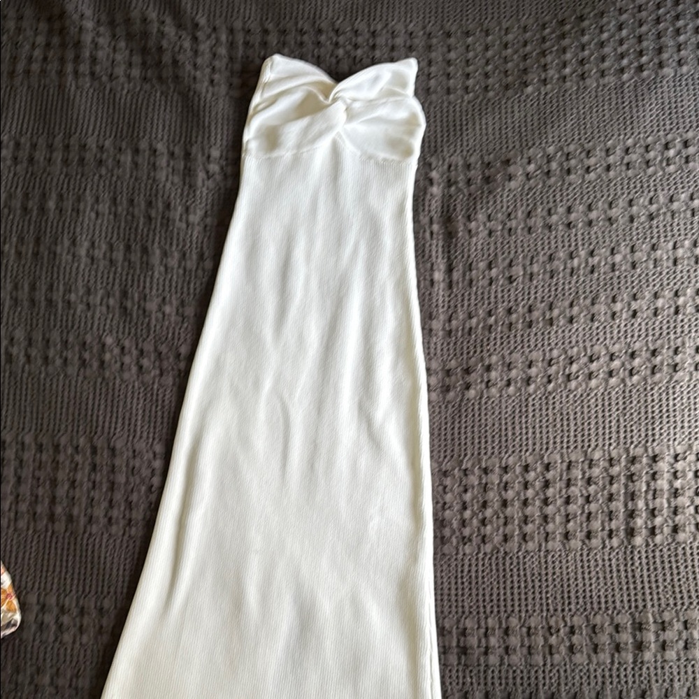 DISSH Elegant White Strapless Dress